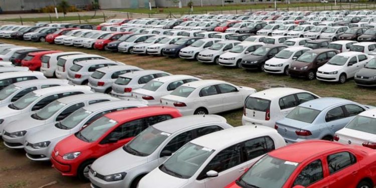 Maior crise de oferta da história do setor automotivo prejudica o desempenho da indústria em novembro