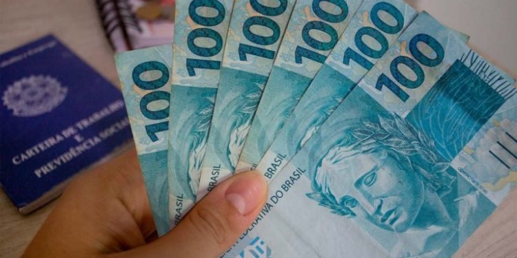Salário mínimo nacional de&nbsp; R$1.212,00 já está valendo