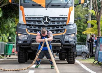 Design arrojado e imponente do Mercedes-Benz Arocs é destaque no evento internacional Força Bruta