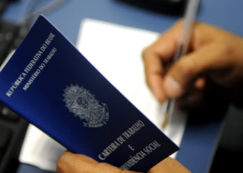 Comércio e serviços criam 575.538 empregos em 2021