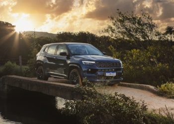 Jeep® apresenta Compass 4xe híbrido plug-in, começo de uma nova fase eletrificada da marca com tecnologia e performance inéditos no segmento￼