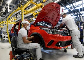 O recuo das montadoras