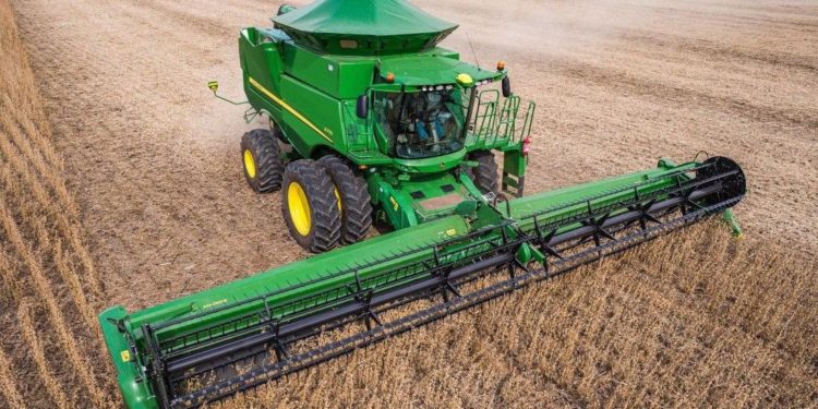 Após alta de 42%, Abimaq prevê faturamento 5% maior com vendas de máquinas agrícolas em 2022