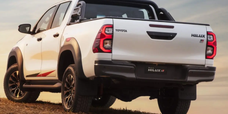 Nova picape Hilux esportiva promete ser mais bruta
