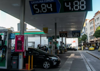 No segundo corte no mês, Petrobras reduz o preço da gasolina em 3,88%