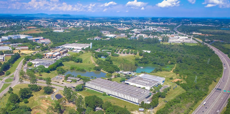 Dana comemora 76 anos de Brasil