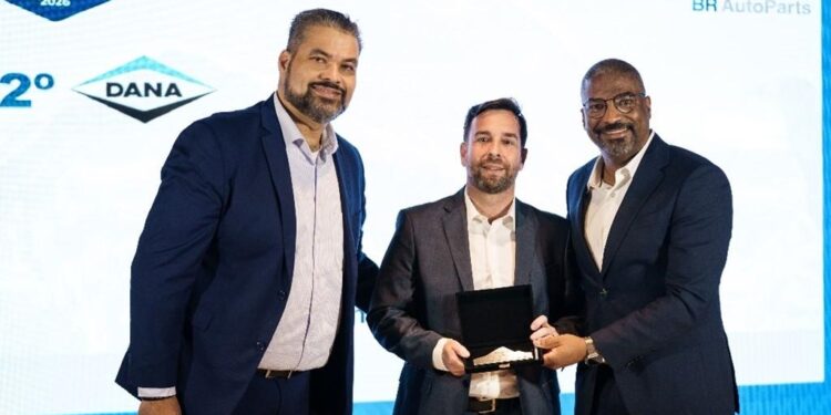 Teve Dana no pódio do Prêmio Everest 2026 da BR AutoParts